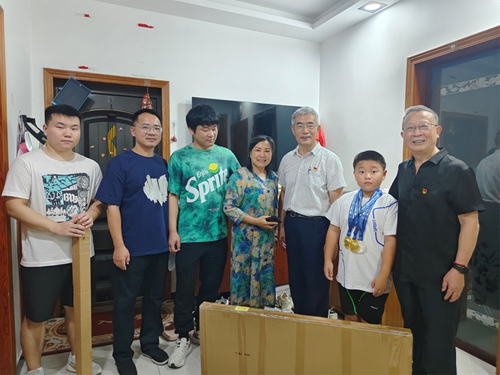 簡(jiǎn)訊:中共寧波舜陽(yáng)電測(cè)黨支部助心愿人實(shí)現(xiàn)微心愿